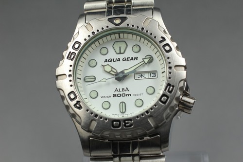 Presque comme neuve montre - [presque, neuve]
